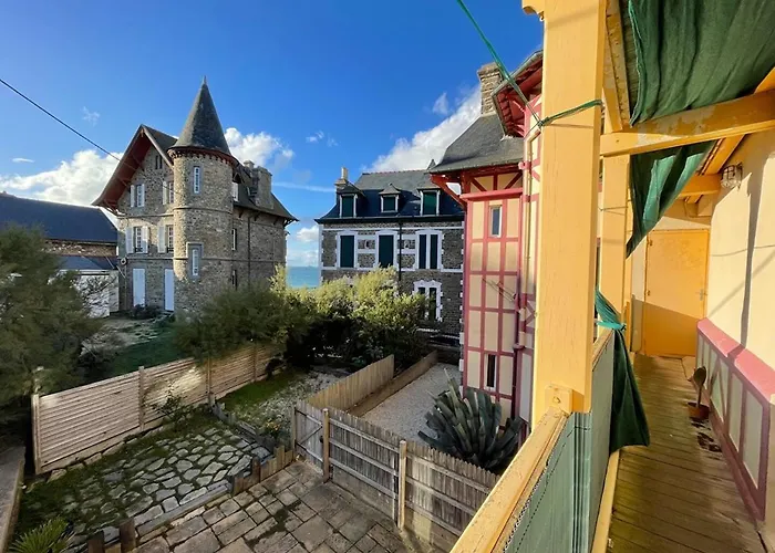 Sea View Apartment With Balcony